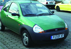Ein frisch in gr�n lackierter Ford Ka